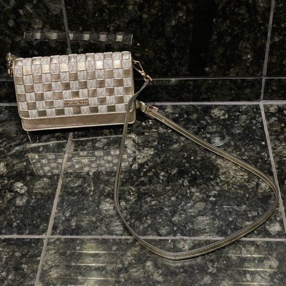 NWOT Michael Kors cross body bag! - Picture 1 of 5